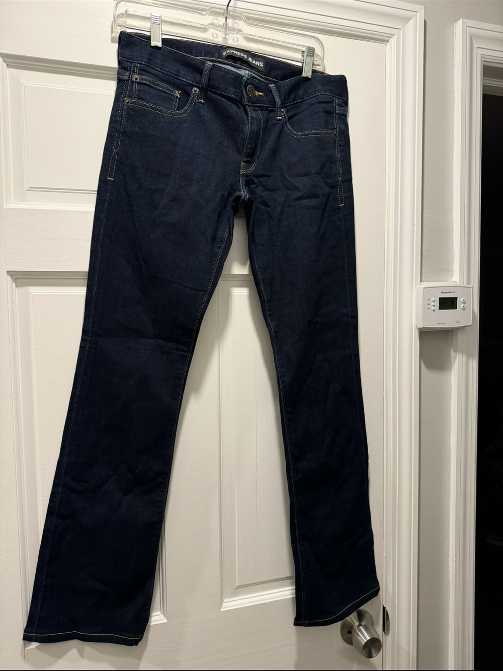 Express Women's Dark Blue Low Rise Bootcut Jeans - Classic Stretch Fit size 4R